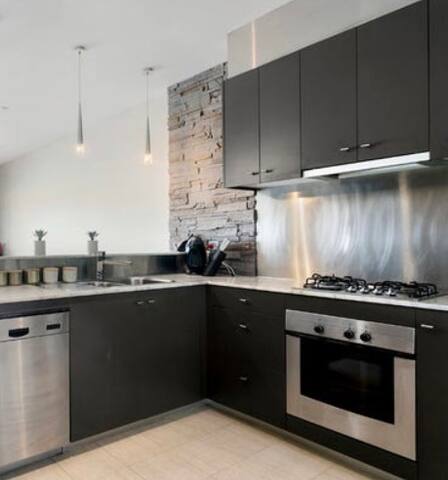 Waterfront Getaway gallery image 5