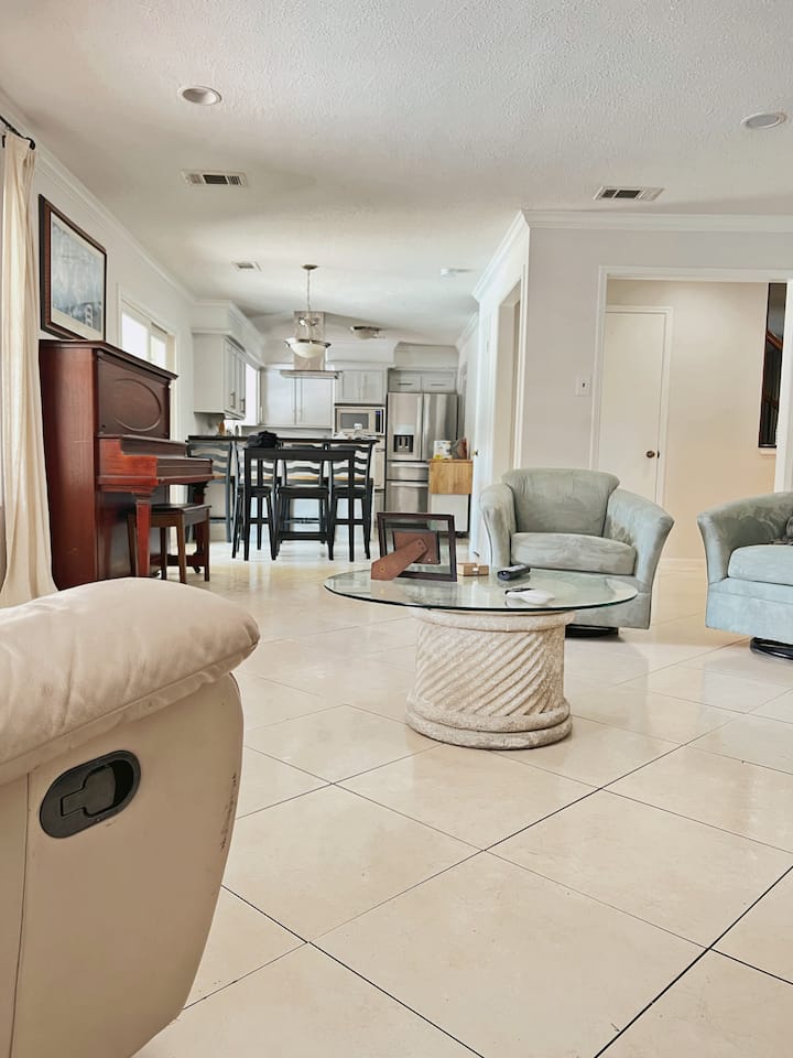 House W/private Pool - Houston, TX