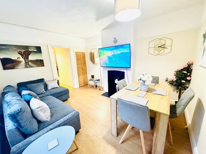 Heathrow Contractor 5-bed, Sleep 5-9, Free Parking - Hayes