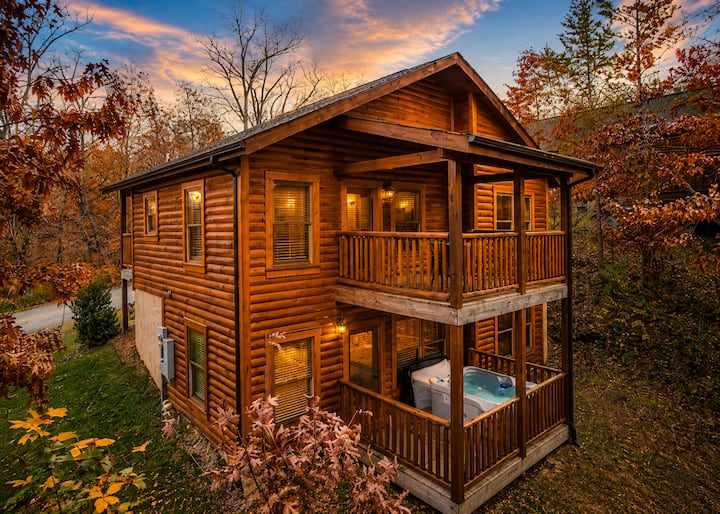 Hot Tub + Game Room  Moonshine Cabin In Pf