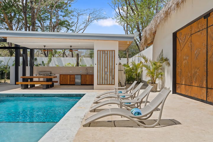Lux 4 Bed & Pool | Playa Grande | Guacamaya Roja
