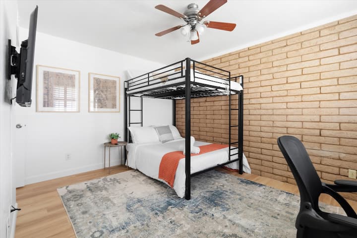Cozy room with full/twin bunk, brick accent wall & workspace + TV