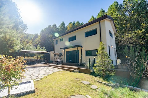 Lily Tree Forest/Barbecue/Karaoke/Family Healing/Hu House