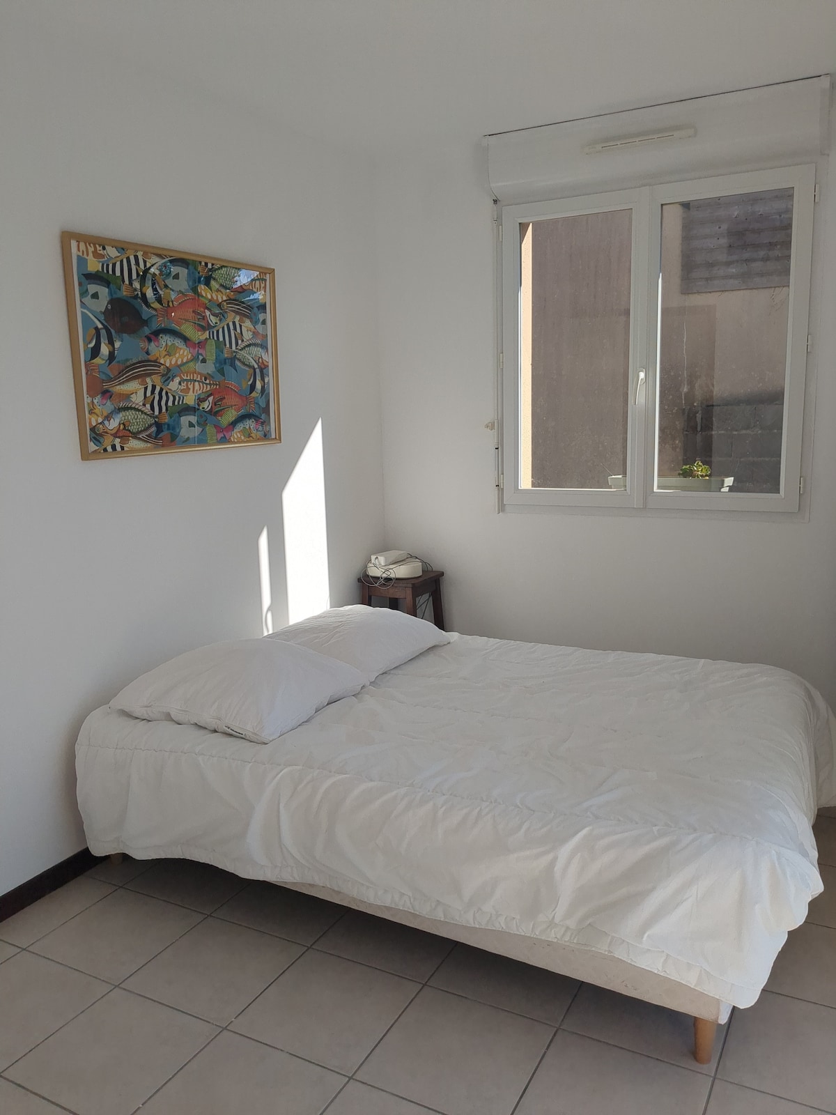 slaapkamer op de begane grond met aangrenzende badkamer - Bed ...