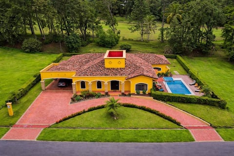 Pool • Concierge • Golf Course • Close to SJO