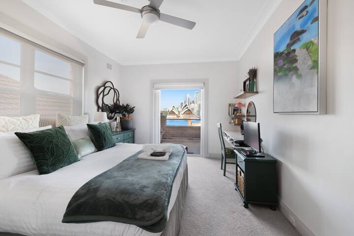 Spacious Kirribilli Penthouse – Spectacular Views gallery image 4