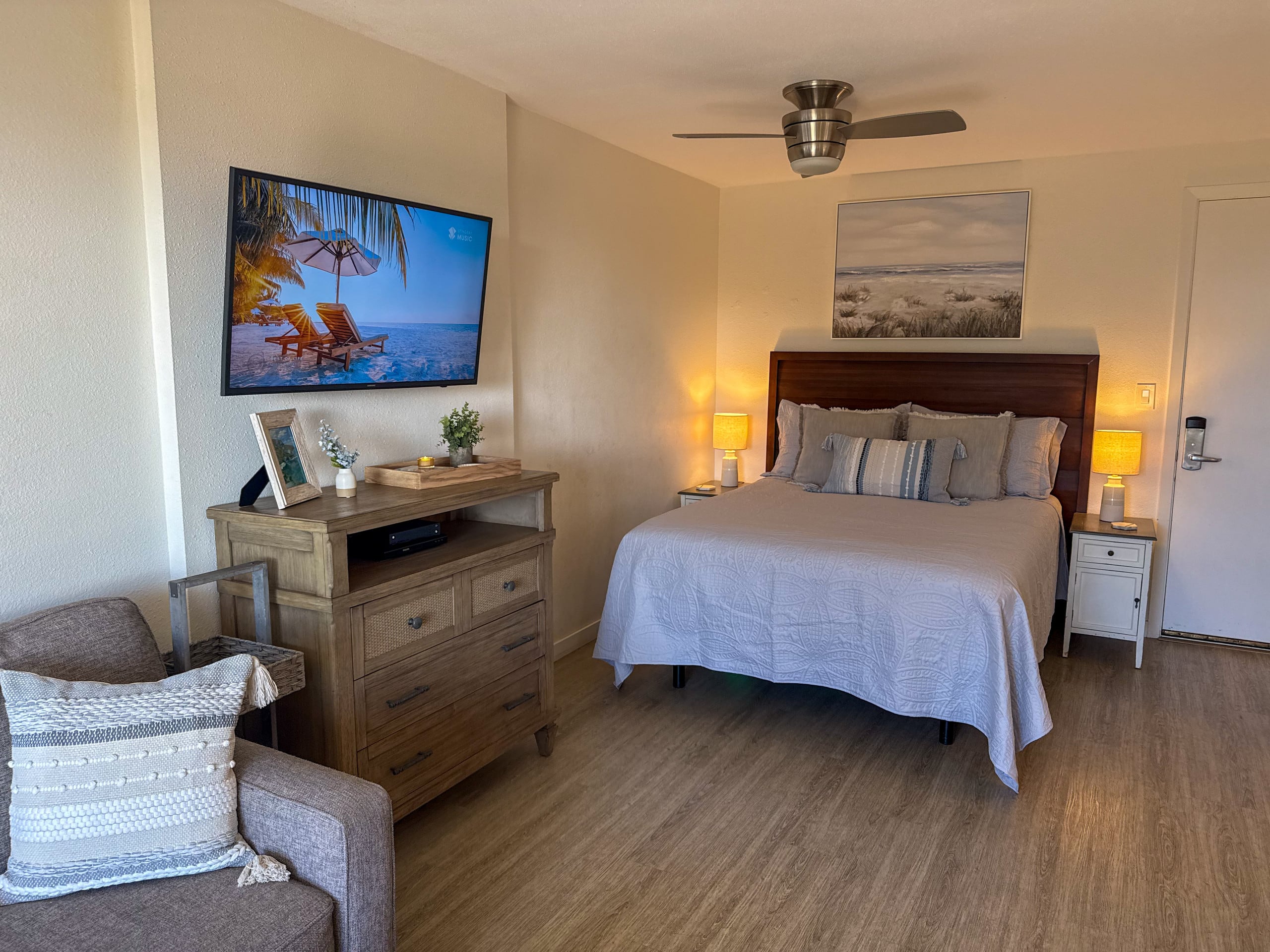 Condo in Kihei · ★4.93 · Studio · 2 beds · 1 bath - Image 2