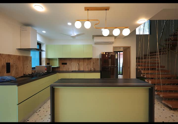 Full kitchen image 1