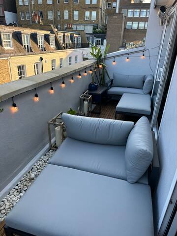 Kensington 3 Floor Mews House, Gym, Hot Tub gallery image 2