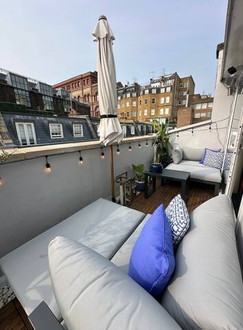 Kensington 3 Floor Mews House, Gym, Hot Tub gallery image 4