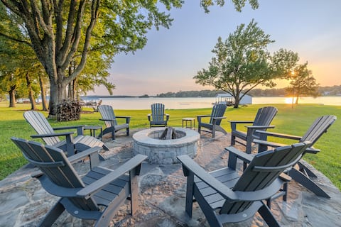 Sunset Shores | Texas Lake House | RV Parking