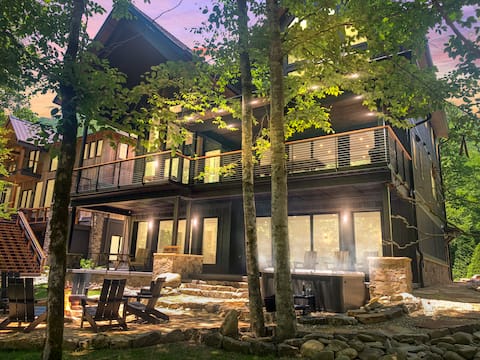 Stay right on the Nantahala river, luxury vacation