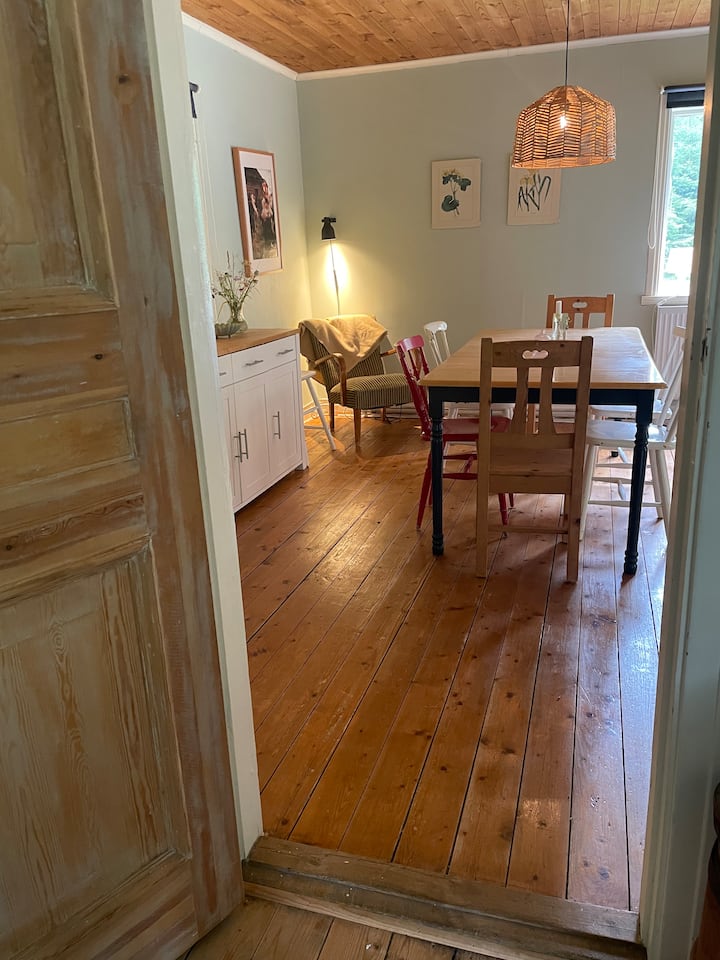 Rincón de lectura en el comedor