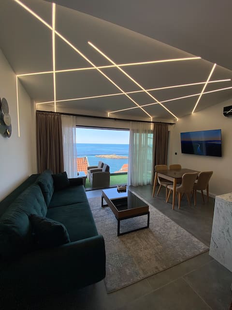 Top Floor Luxury • Glass View & Pool