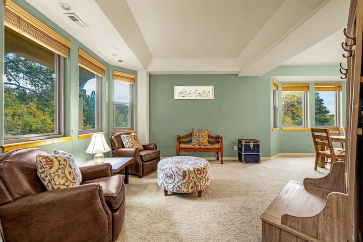 The Glen House-breathtaking Views & Hot Tub 4b/3b - Larkspur, CO