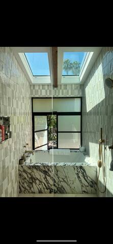 New Renovated Mid Century Oasis gallery image 3