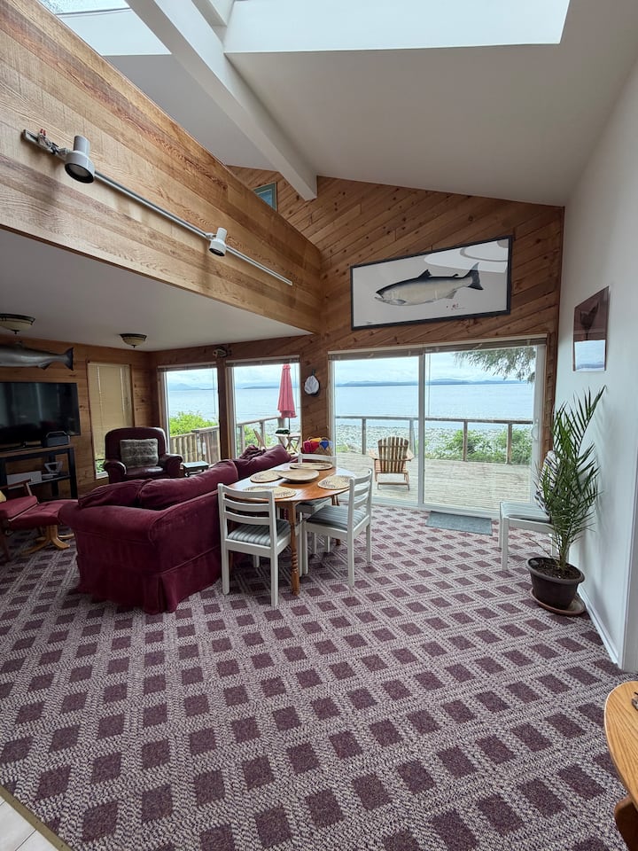 Beachfront House - Vancouver Island