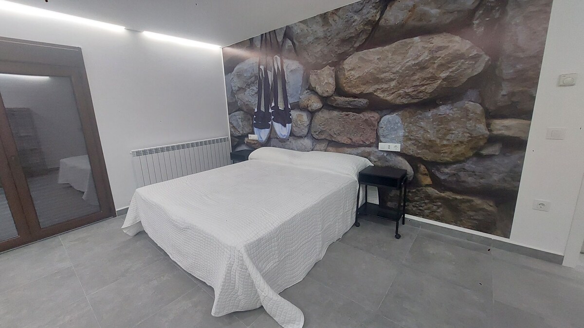 Between the Route of Silence and Route 99. L'Espardenya 2