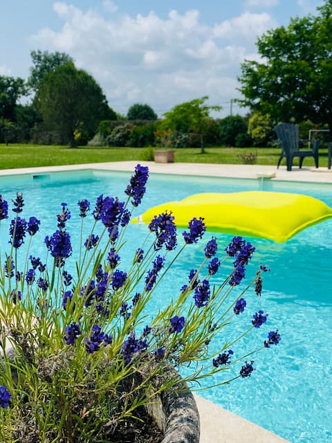 Cottage with pool. Horses, nature, peace sleeps 5