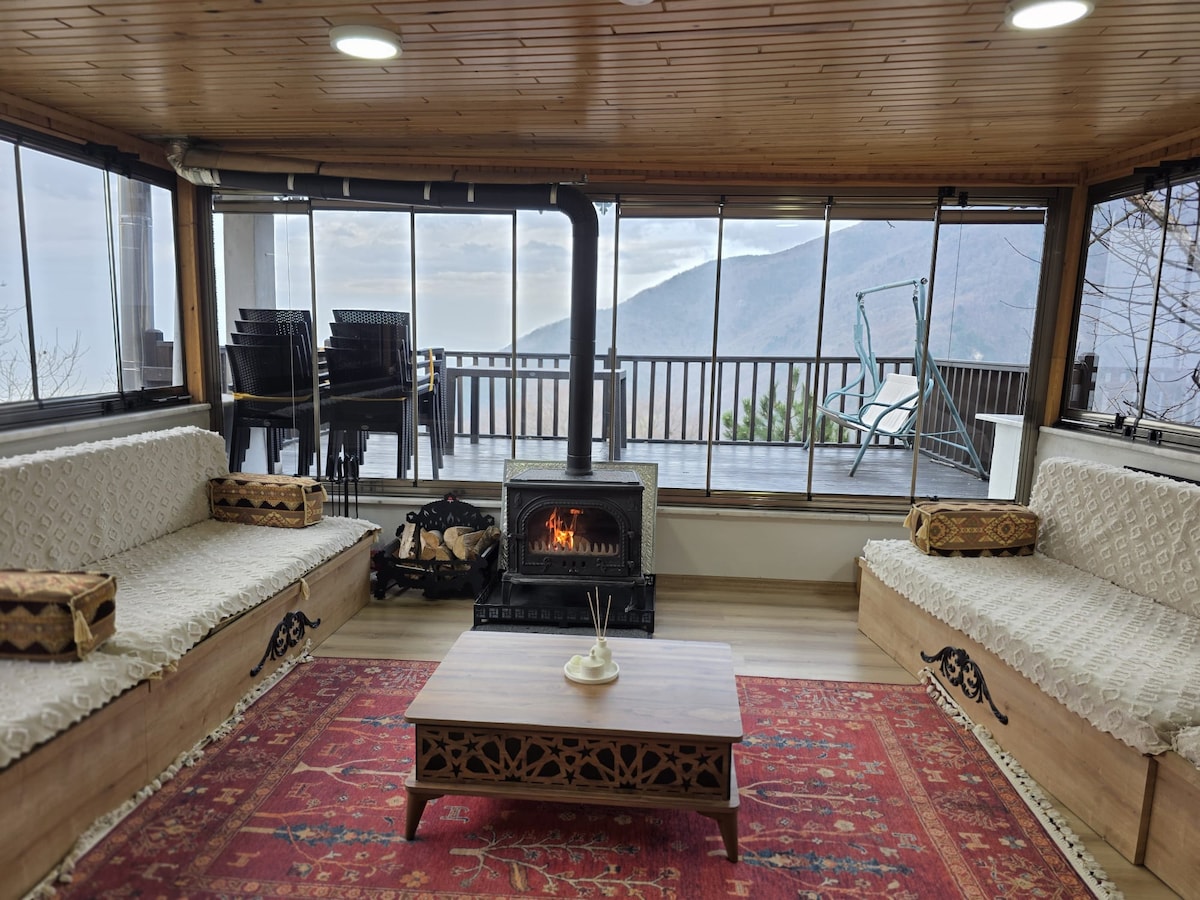 Uludağ ve Bursa manzaralı Lüks Çalıkuşu Dağ Evi