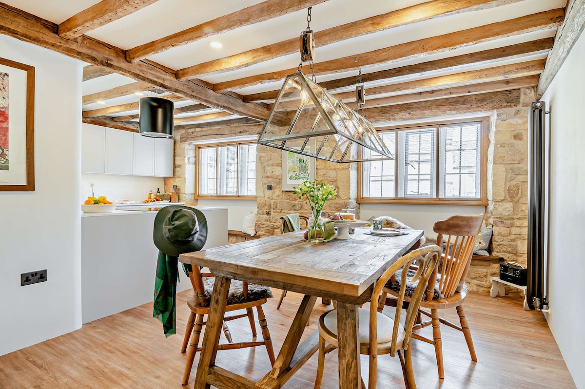 Popular Airbnb listing: Beautifully styled Dog Friendly - Butchers Flat in Chipping Campden