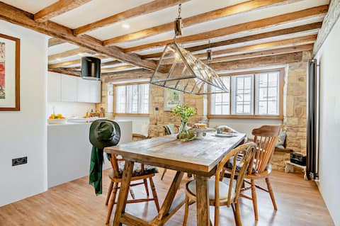Popular Airbnb listing: Beautifully styled Dog Friendly - Butchers Flat in Chipping Campden