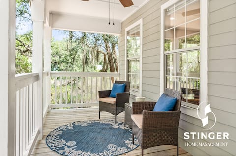 Secluded Cottage | Walk to Trails, Coffee & Food