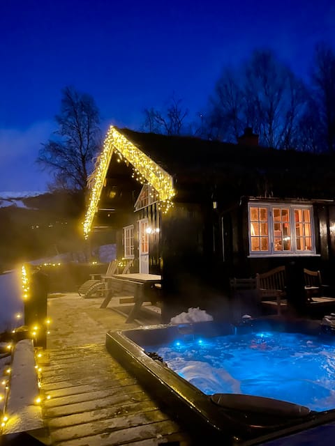 Three bedroom holiday house with jacuzzi in Bjorli