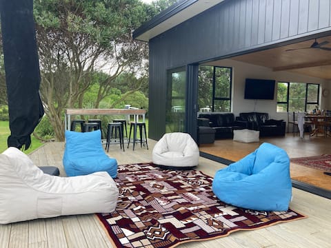 Mahia Blue Bay retreat