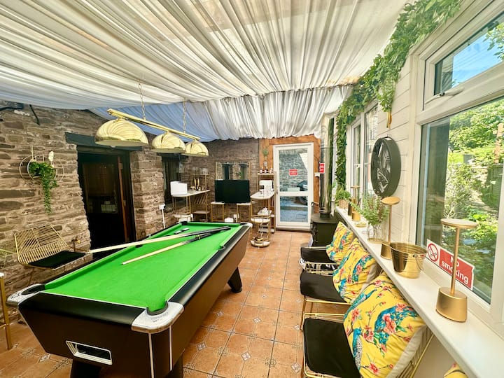 Rural 16th Cent Farm House*Hot Tub*Bar*Cinema Room