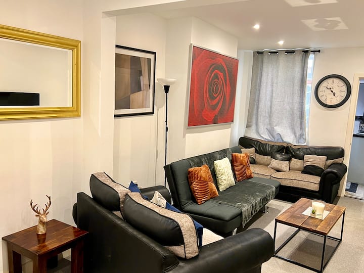 4 Bedroom Terrace House Near Town Cntr Wellingboro - Northamptonshire