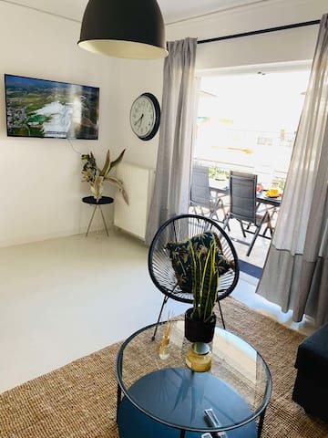 Huge accomodation with Acropolis view. 12 prs 4BDR