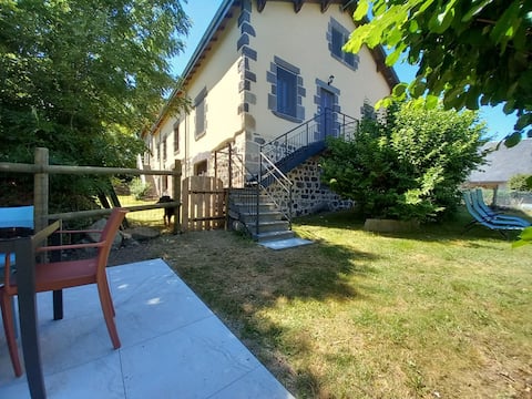 new gîte (4*) 6 people at the foot of Puy de Dôme