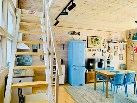 Navy House in the Park of Ureki & Magnetiti