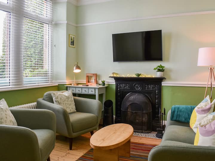 Almond Cottage - Grange-over-Sands