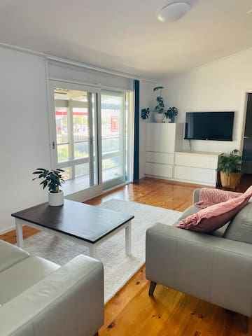 Stone’s Throw: beachside, pet friendly, EV charger