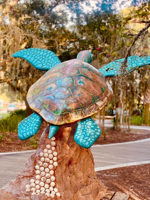 Top Airbnb: KING BED!Ocean View, Free Bikes Poolside 3rd Floor in Hilton Head Island