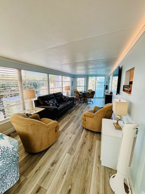 Popular Airbnb listing: Waterfront, Dock, Pool, Pickleball, near Key West! in Cudjoe Key