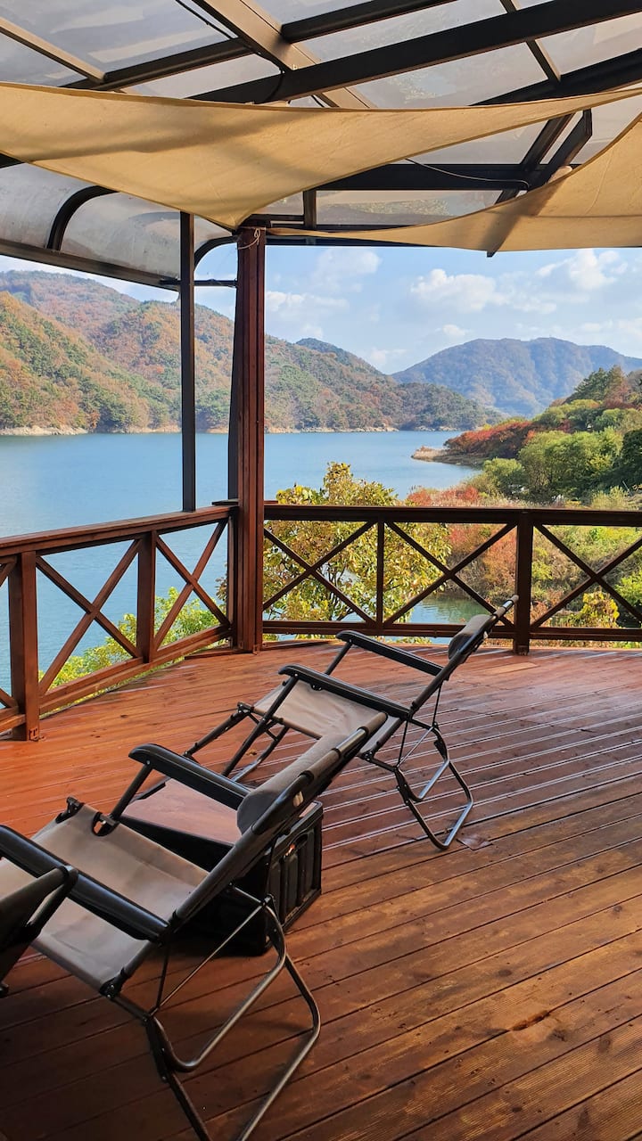 Lakeside Cottage