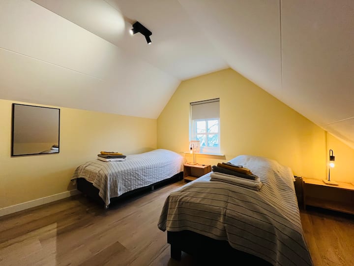 Dyshemeja e dhomës së gjumit për 2 persona