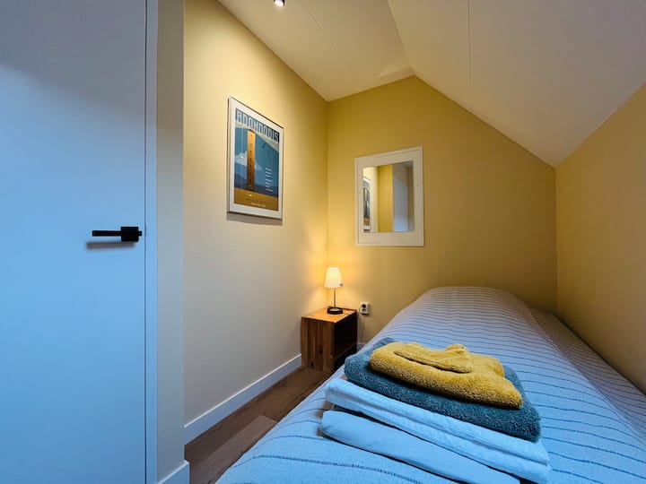 Dyshemeja e dhomës së gjumit për 1 person