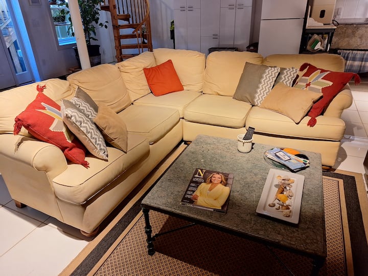 Super Convenient Mid-island Apartment - Sleeps 5 - Nantucket, MA