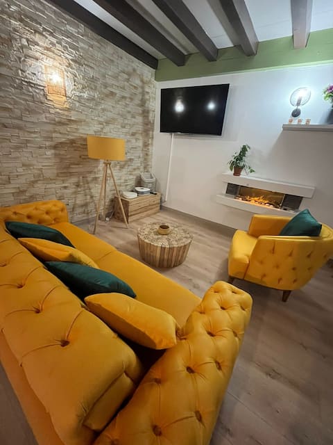The 8 Apartment - The Duplex (private parking)