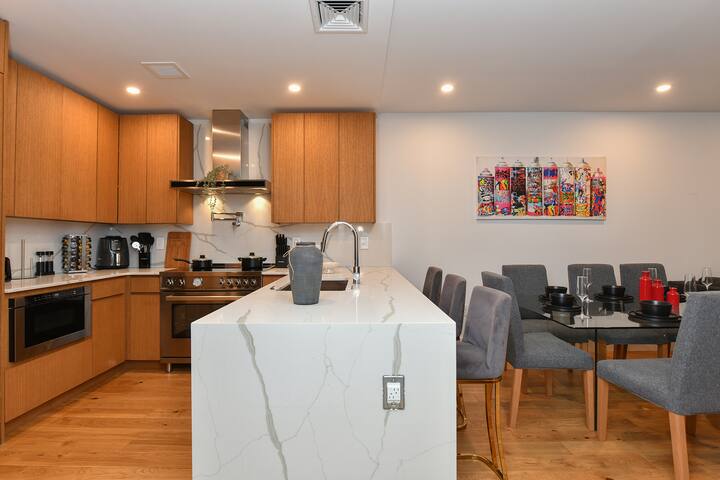 Chelsea Luxury 3BR w/ Private Elevator & Balcony gallery image 5