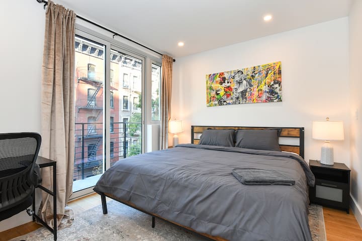 Chelsea Luxury 3BR w/ Private Elevator & Balcony gallery image 2