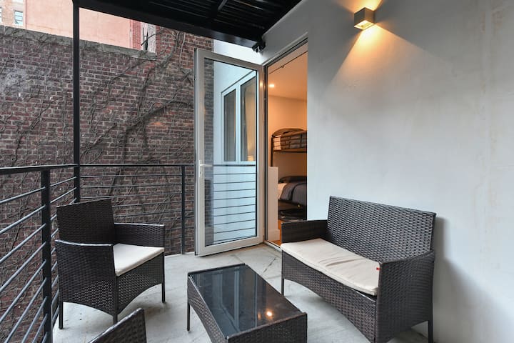 Chelsea Luxury 3BR w/ Private Elevator & Balcony gallery image 4