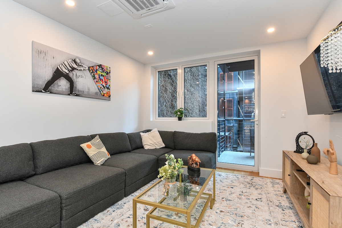 Popular Airbnb listing: Chelsea Luxury 3BR w/ Private Elevator & Balcony in Chelsea Hudson Yards