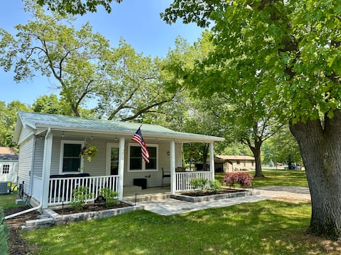 Acorn Cottage - Beach | Downtown | Farmers Market