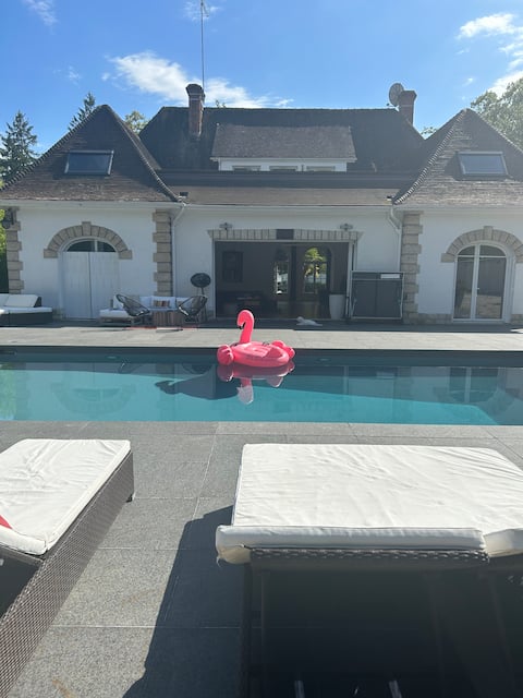 Villa with pool, golf area