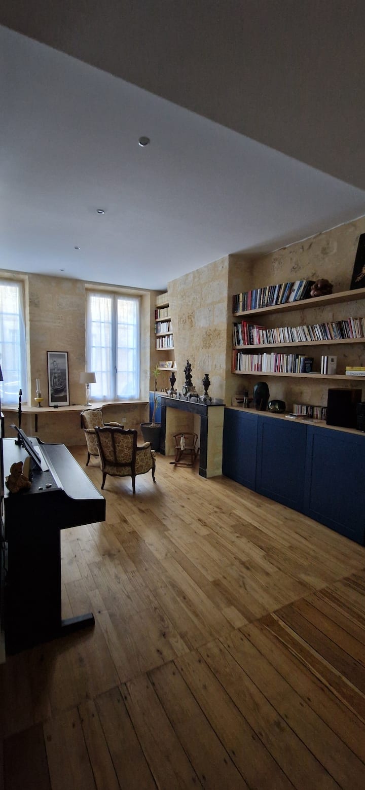 Bel Appartement En Pierre Au Cœur De Bordeaux - Burdeos
